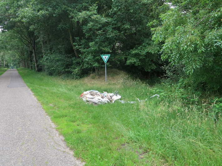 POL-DEL: Landkreis Oldenburg: Illegale Müllentsorgung in Wardenburg +++ Polizei sucht Zeugen