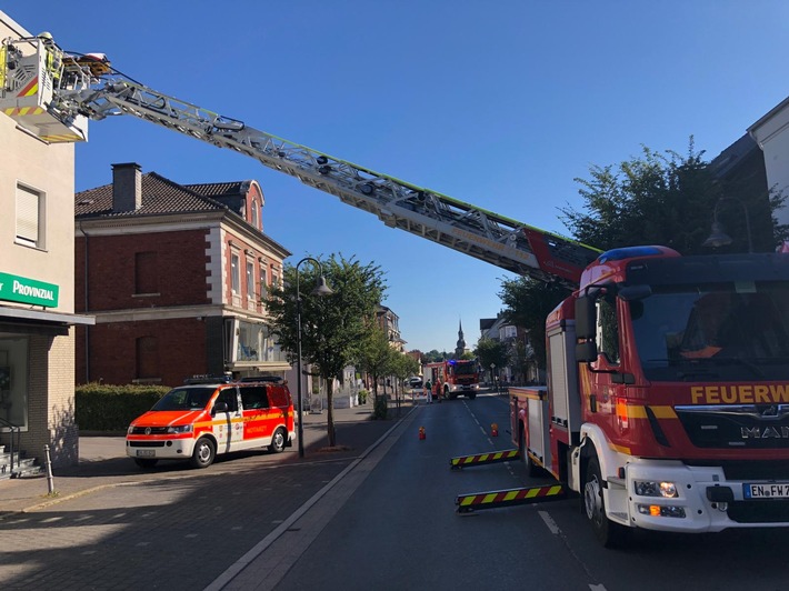 FW-EN: Erneuter Verkehrsunfall &amp; Patientenrettung mit Drehleiter