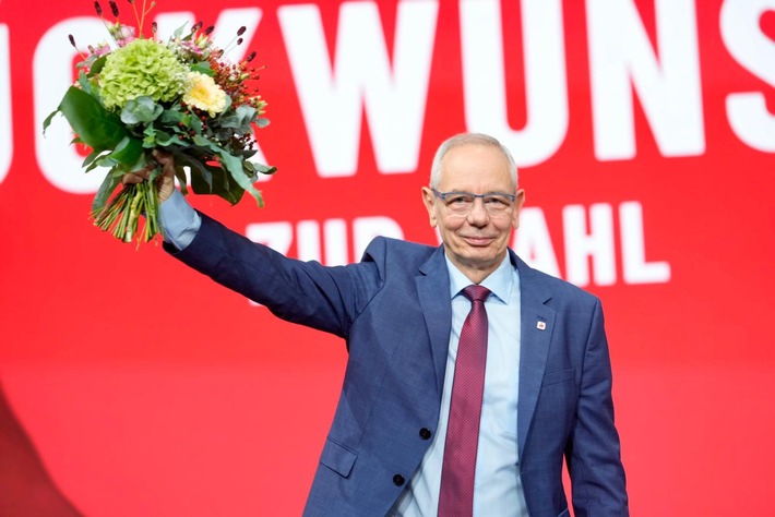 Michael Vassiliadis als IGBCE-Vorsitzender wiedergewählt