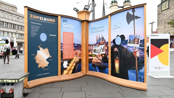 EinheitsEXPO 2021 - Zipfelbund - Zipfel Ost / Die schönsten Ecken Deutschlands: Der Zipfelbund beim Tag der Deutschen Einheit in Halle (S.) / Weiterer Text über ots und www.presseportal.de/nr/157804 / Die Verwendung dieses Bildes ist für redaktionelle Zwecke unter Beachtung ggf. genannter Nutzungsbedingungen honorarfrei. Veröffentlichung bitte mit Bildrechte-Hinweis.