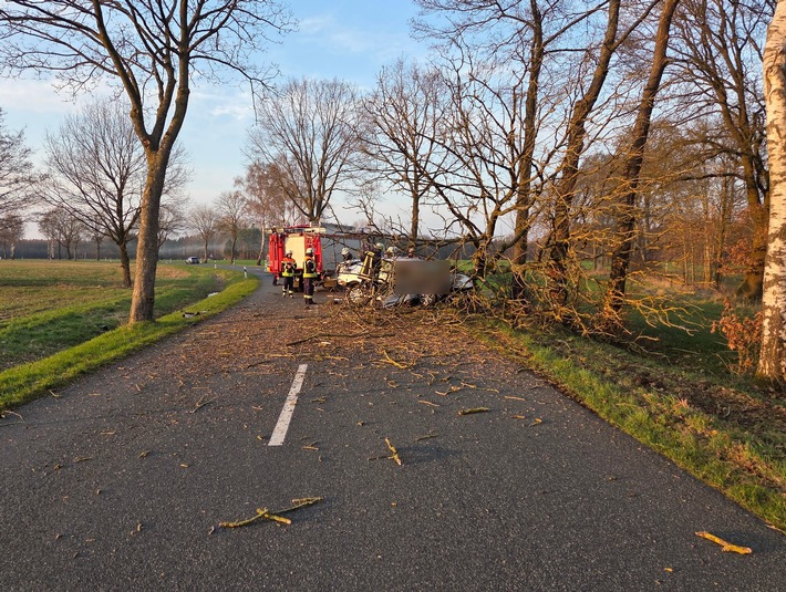 POL-ROW: Schwerer Verkehrsunfall: 66-Jähriger verstirbt an der Unfallstelle