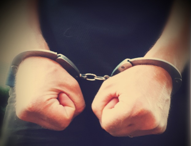 POL-NE: Polizei überprüft Verdächtigen - 44-Jähriger mit Haftbefehl gesucht