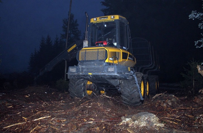 POL-OE: Scheinwerfer von Arbeitsmaschine entwendet