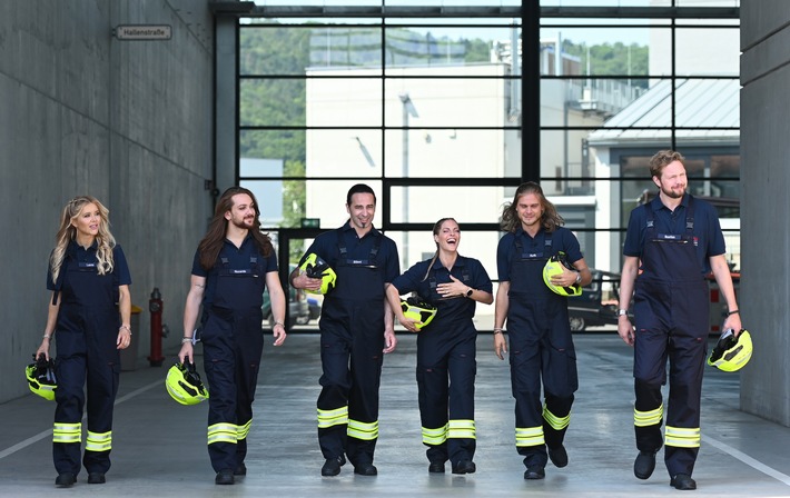 &quot;Wasser marsch!&quot; auf ProSieben. Bülent Ceylan, Sandy Mölling und Riccardo Simonetti machen als &quot;Die Job-Touristen&quot; Praktikum bei der Feuerwehr