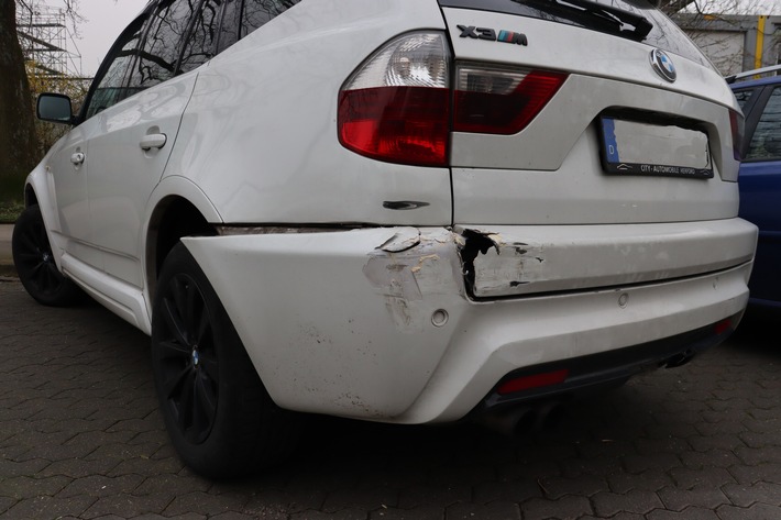 POL-HF: Unfälle an der Hansastraße- Zusammenstoß mit geparkten PKWs