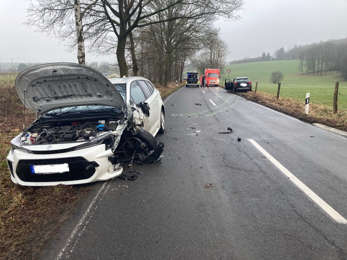 POL-GM: Zwei Verletzte nach Verkehrsunfall in Happach