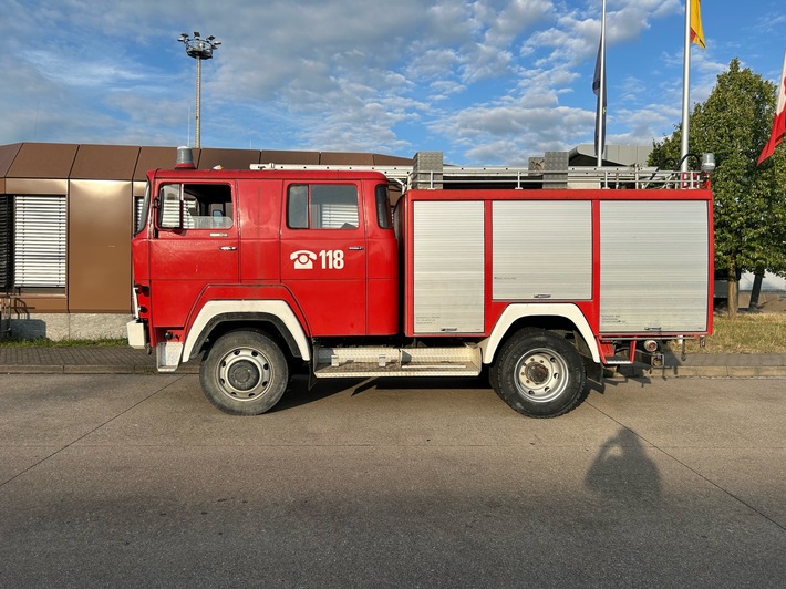 HZA-LÖ: Zoll stoppt Feuerwehr-Oldtimer auf der BAB 5
