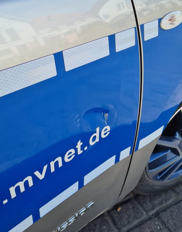 POL-HST: Pferd beschädigt Elektrofunkstreifenwagen auf der Insel Hiddensee