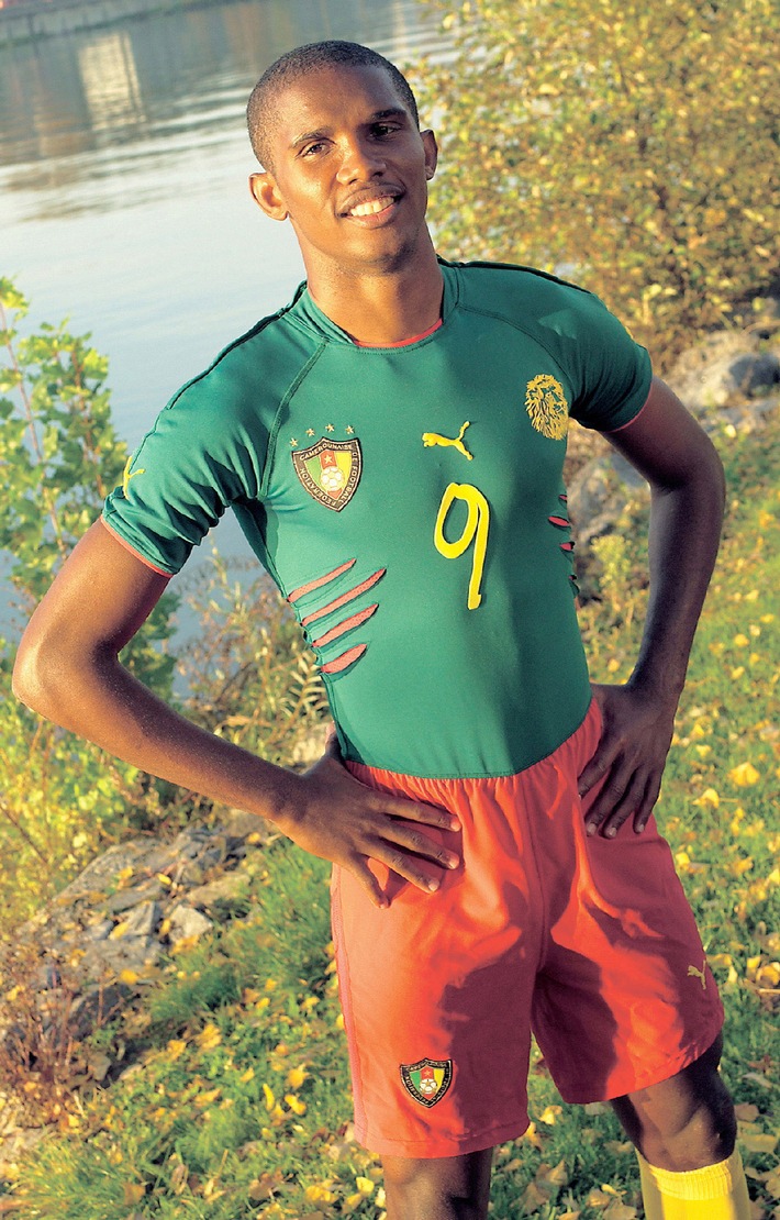 Die Löwen greifen im &quot;Einteiler&quot; von PUMA an: Premiere für das revolutionäre Fussballtrikot Kameruns bei den Afrikameisterschaften