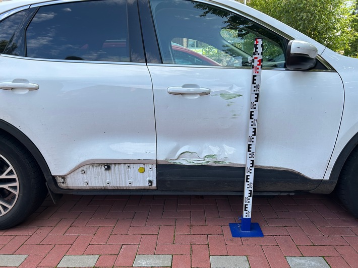 POL-STD: Ford Kuga gerammt und geflüchtet - Polizei sucht Verursacher und Zeugen, Kupferdiebe in Fredenbeck