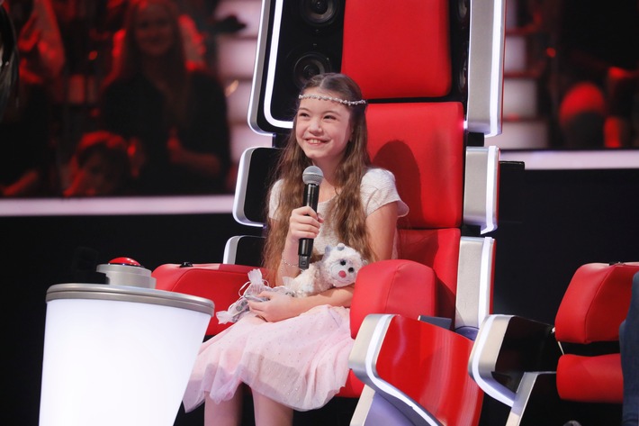 Mit Disneys Mulan: &quot;Prinzessin&quot; Marie-Sophie (10) rührt Coach Sasha bei &quot;The Voice Kids&quot; am Sonntag in SAT.1 zu Tränen