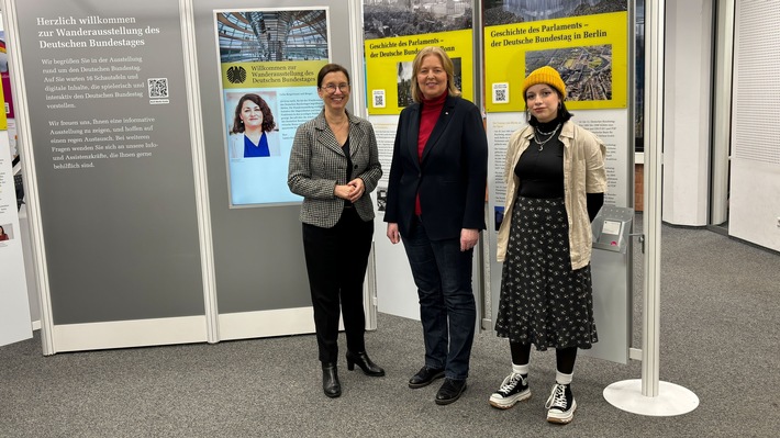 Bundestagspräsidentin besucht Ausstellung auf Duisburger Campus