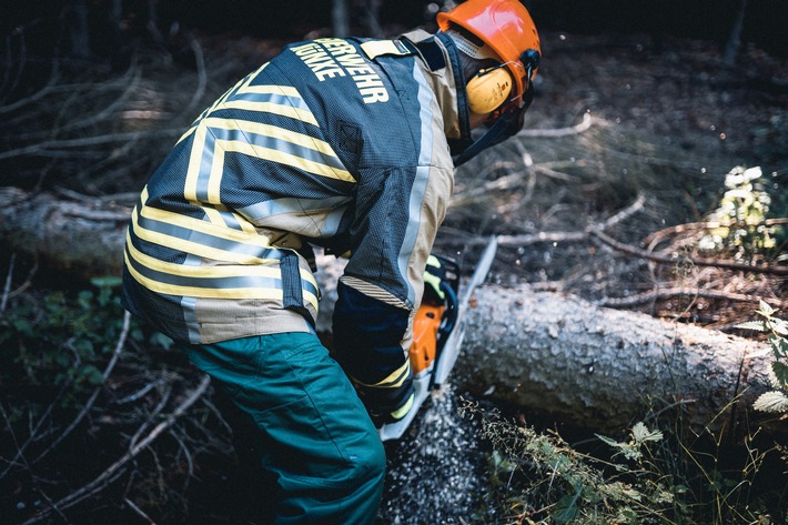 FW Hünxe: Sturmschaden erfordert Feuerwehreinsatz