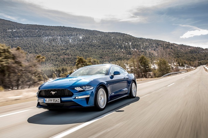 Heute (17. April 2019) vor 55 Jahren wurde eine automobile Ikone geboren: der Ford Mustang. Von Beginn an eroberte der charismatische Sportwagen die Herzen seiner Kundschaft und erlangte nicht nur bei Auto-Enthusiasten einen einzigartigen Kult-Status. Bis zum heutigen Tag wurden weltweit mehr als zehn Millionen Exemplare produziert. Weiterer Text über ots und www.presseportal.de/nr/6955 / Die Verwendung dieses Bildes ist für redaktionelle Zwecke honorarfrei. Veröffentlichung bitte unter Quellenangabe: "obs/Ford-Werke GmbH"