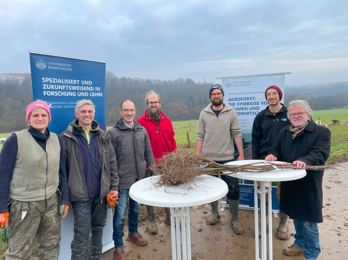 Pflanzaktion: Neue Agroforst-Versuchsfläche für Lehre und Forschung