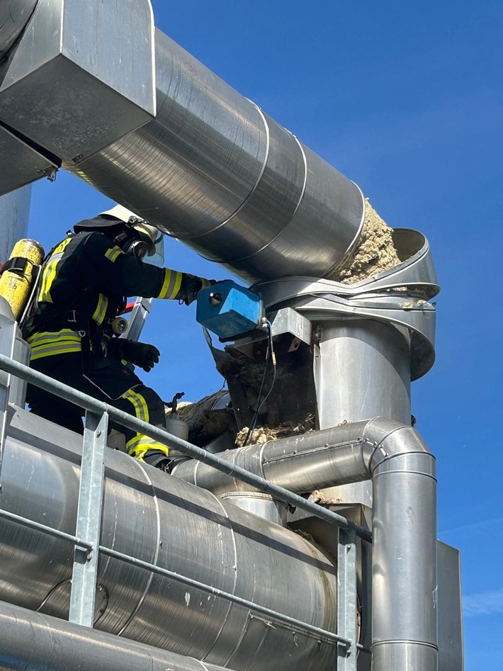 FW-ROW: Schornsteinbrand an Biogasanlage