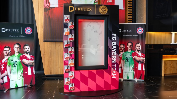 Signiertes Fenster für den guten Zweck