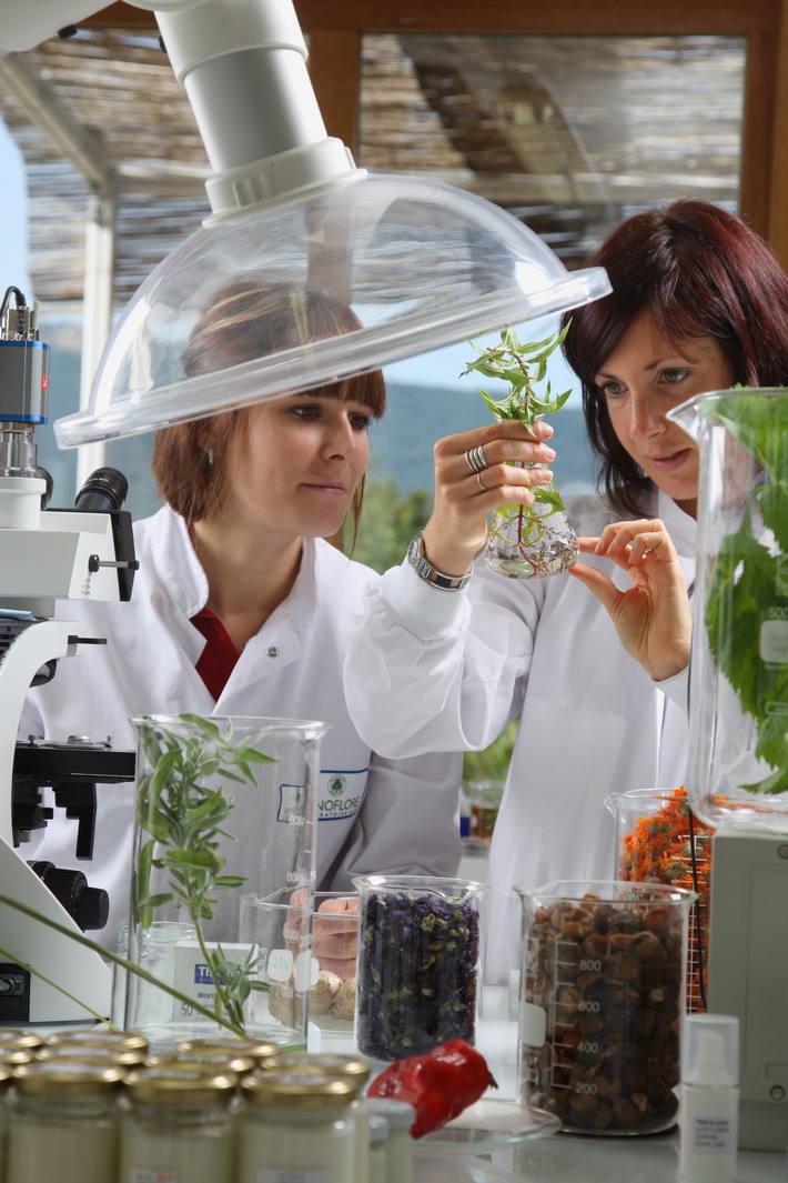 Förderung wissenschaftlicher Karrieren von Frauen in der Schweiz:  Lancierung der 3. Auflage des Stipendienprogramms "For Women in Science" (BILD)