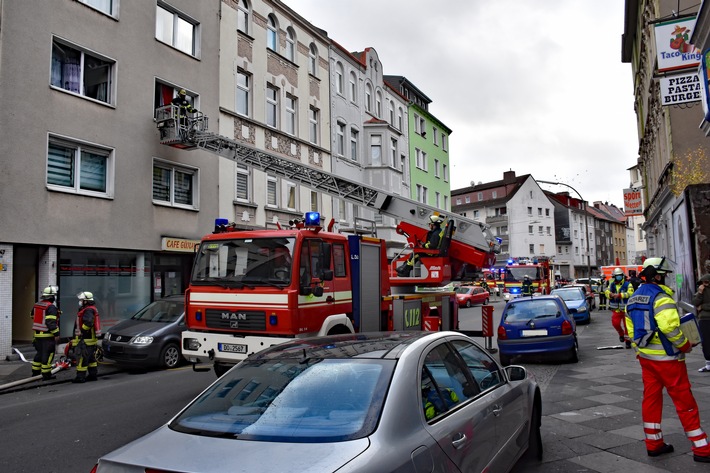 FW-DO: Feuer im Schlafzimmer einer Wohnung in der Burgholzstrasse/Nachbar löscht den Brand mit eigenem Pulverlöscher