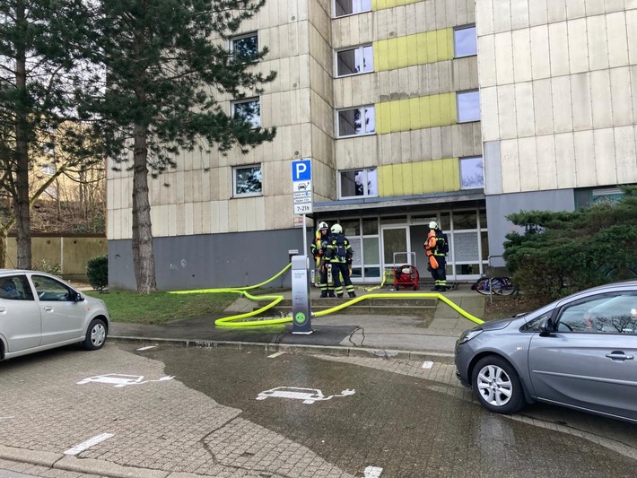 FW-MK: Brand in einer Küche