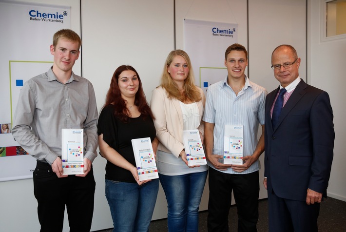 Chemische Industrie in Baden-Württemberg: Auszeichnung "top azubi chemie 2013" vergeben / Mehr Leistung, mehr Engagement: Chemie-Azubis sind top! (BILD)