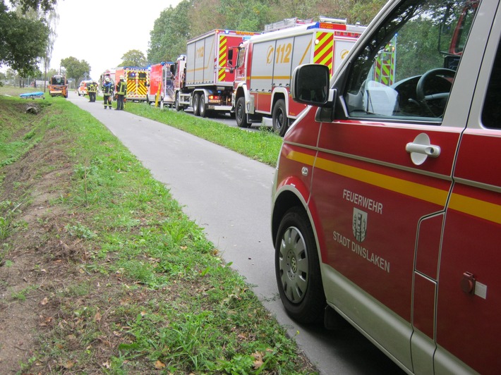 FW Dinslaken: Zwei Verletzte bei Verkehrsunfall in Dinslaken