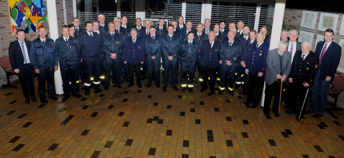FW-Dorsten: Feuerwehr Dorsten ehrte verdiente Jubilare - 2 Kameraden für 70-jährige Mitgliedschaft ausgezeichnet