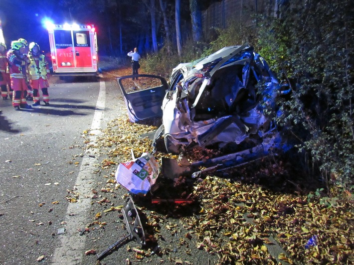 POL-ME: Alkoholisierter 28-Jähriger bei Alleinunfall schwer verletzt - Velbert - 2210164