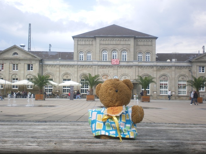 POL-GOE: (380/2009) "Missing Teddybear" - Australische Studentin aus Heidelberg bittet um Mithilfe, Foto im Anhang