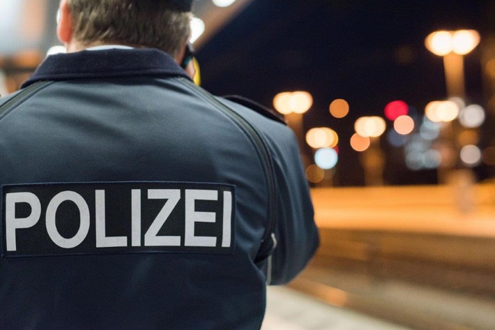 BPOL NRW: Bundespolizei nimmt neun Jugendliche in Gewahrsam