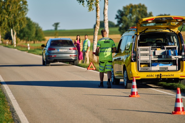 Hitzewelle sorgt für starken Anstieg der Pannen / ADAC registriert während der heißen Phase über 20 Prozent mehr Einsätze / Digitaler Pannennotruf wird immer beliebter