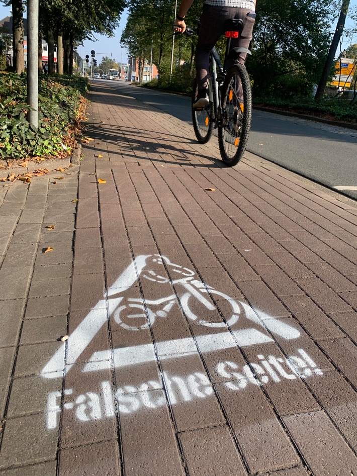 POL-LG: ++ "auf der falschen Seite unterwegs!?" - "Sei kein Geist!" ++ Sprüh-Aktion 2024 von Polizei und Verkehrswacht ++ gegen Unfälle mit "Geister-Radler und -Scooter" ++