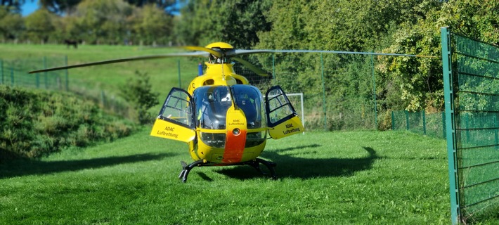 FW-PL: Feuerwehr unterstützt Rettungsdienst. Christoph 8 im Einsatz.