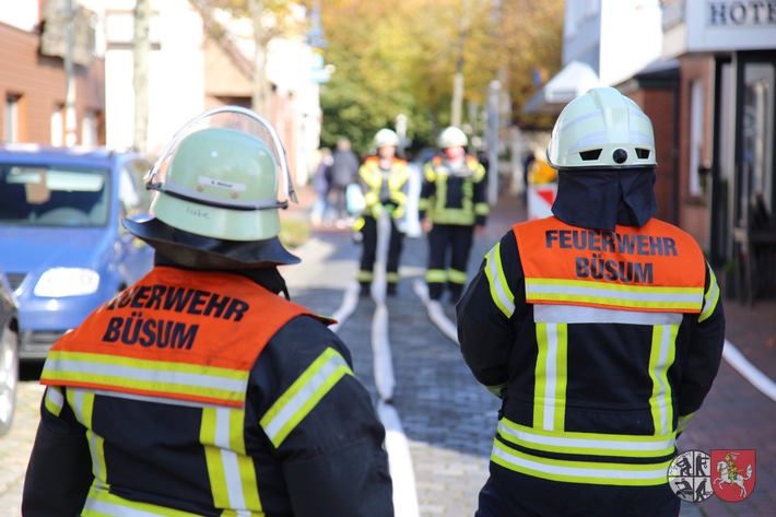 FW-HEI: Schwelbrand in Dach und Fassade - Wenn das Feuer nicht zu sehen ist!