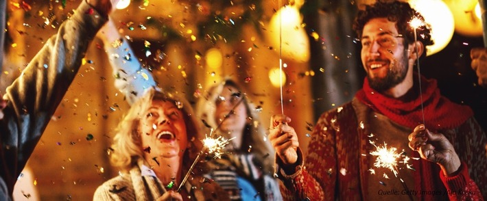 Es knallt und zischt zum Jahreswechsel: Silvester feiern - aber sicher