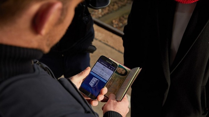 Bundespolizeidirektion München: Jugendgruppe belästigt 68-Jährigen / Beamte stellen Vermissung fest