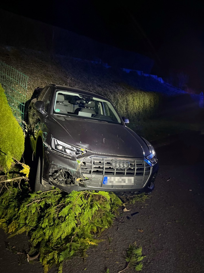 POL-SI: Audi machte sich selbständig und fuhr durch mehrere Gärten -#polsiwi