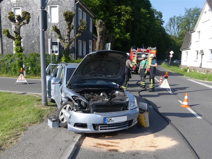 POL-GM: Vier Verletzte bei Unfall in Vellingen