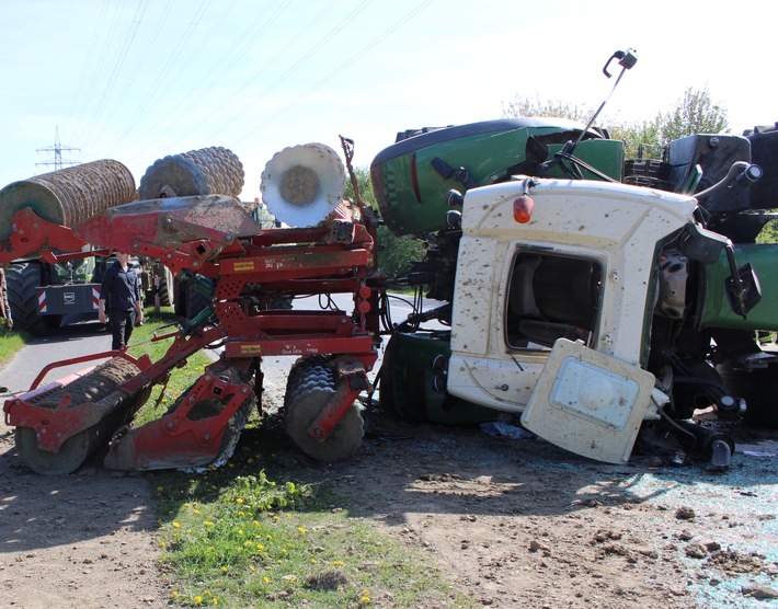 POL-AC: Umgekippter Traktor - Fahrer schwer verletzt - L241 gesperrt