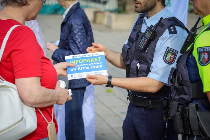POL-UN: Schwerte, Selm - Infostand auf dem Wochenmarkt - ehrenamtliche Seniorenhelfer klären auf
