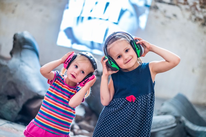 &quot;Tag gegen Lärm&quot; am 28. April 2021 / Gehörschutz für Kinder: Wie Hörakustiker gegen Lärm helfen