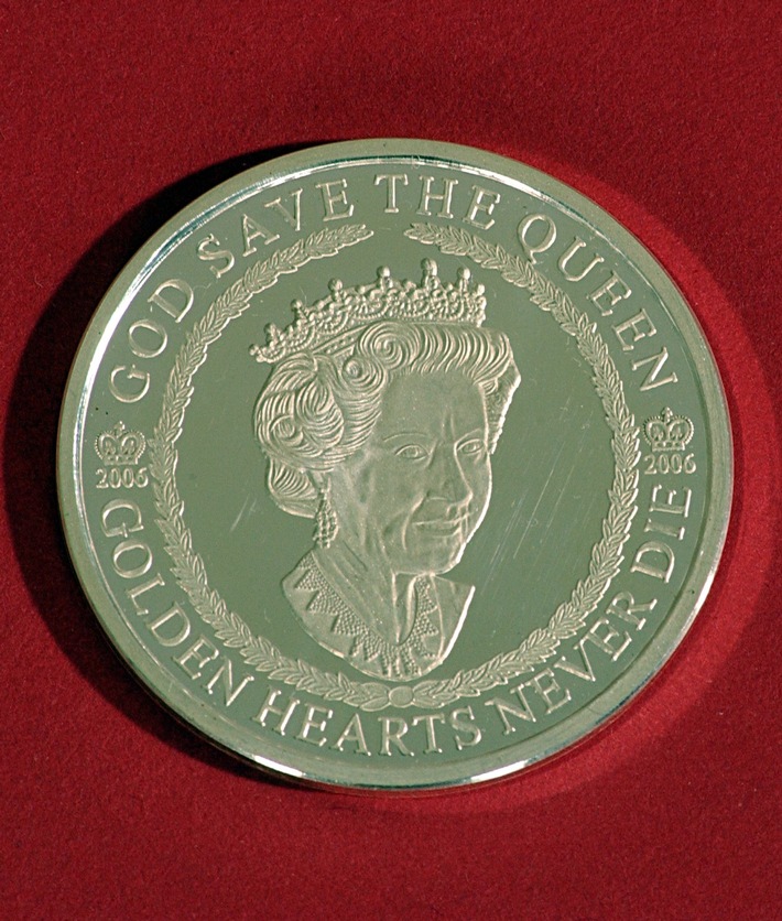 Queen Elizabeth II - Golden Hearts Never Die / Concept Creator und Royalist Heiko Saxo gratuliert mit einem besonderen Film / "Happy Birthday Queen Elizabeth"