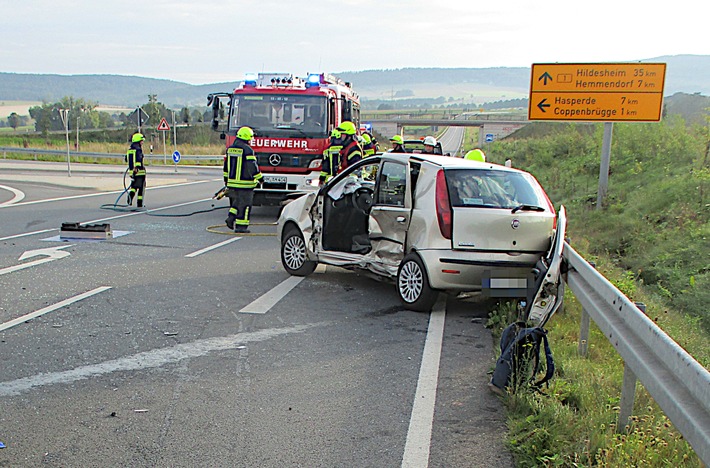POL-HM: Drei Verletzte durch Verkehrsunfall auf der Bundesstraße 1 bei Coppenbrügge