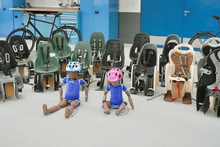Test dei seggiolini per bambini da bicicletta: a convincere maggiormente sono i modelli per i portapacchi