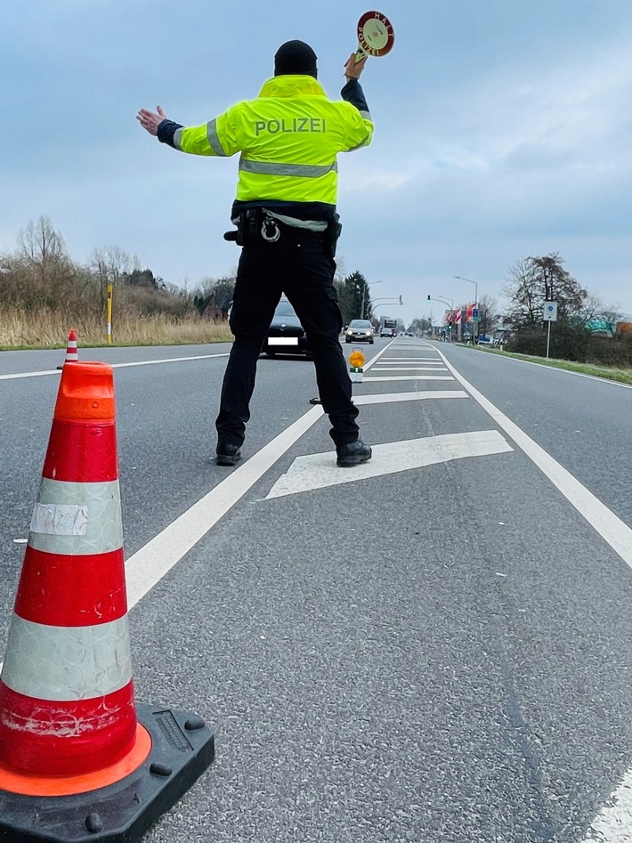POL-WHV: Kontrolle auf der B 210 - Verfügungseinheit der PI Wilhelmshaven/Friesland überprüft 60 Fahrzeuge