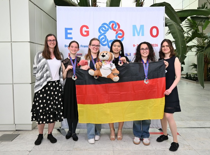 Europäische Mathe-Olympiade für Mädchen in Frankreich: Maike Konang aus Meckenheim gewinnt Silbermedaille