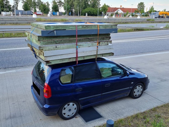 POL-VER: ++ Skoda stößt mit Ford frontal zusammen ++ Beim Herausfahren aus der Grundstückseinfahrt Pkw zu spät bemerkt ++ Unbekannte brechen in Wohnhaus ein ++