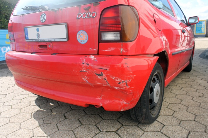 POL-OE: Beifahrer bei Auffahrunfall leicht verletzt