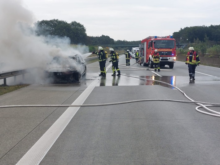 FW-ROW: Passat gerät in Brand