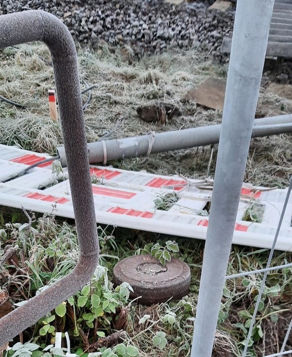 BPOL-FL: Quarnstedt - Übungsmine bei Bauarbeiten am Bahnübergang gefunden - Bahnstrecke kurzfristig gesperrt